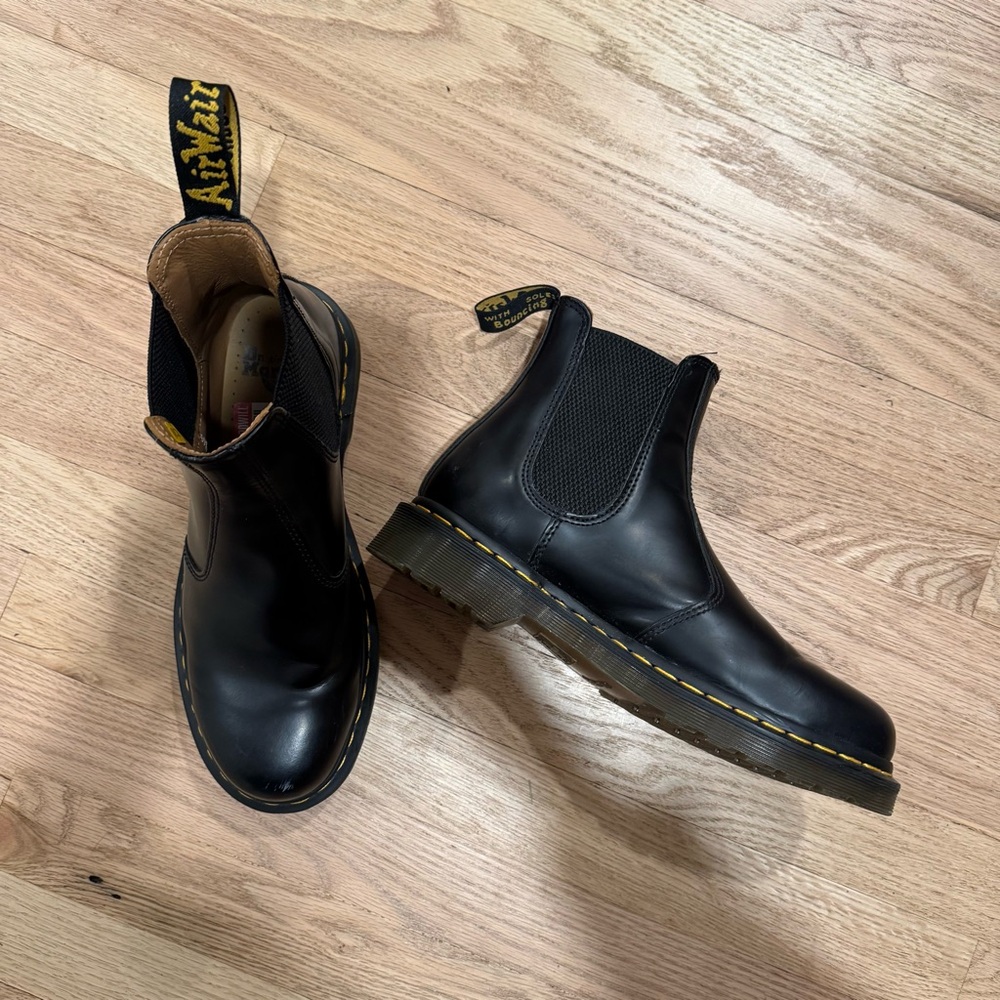 2976 YELLOW STITCH SMOOTH LEATHER CHELSEA BOOTS